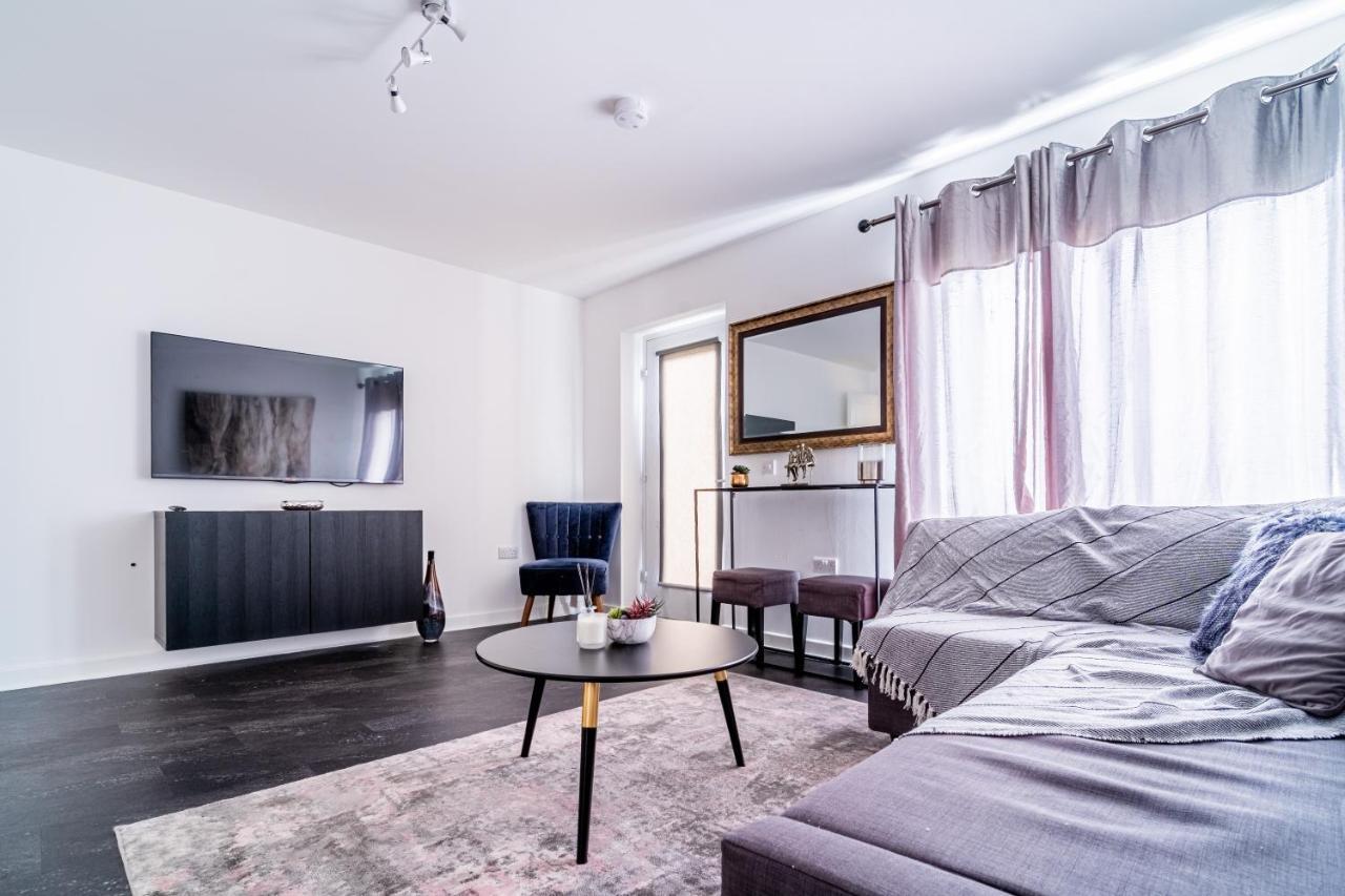 Spacious 3 Bedroom House In Glasgow City With Private Parking & Garden 外观 照片